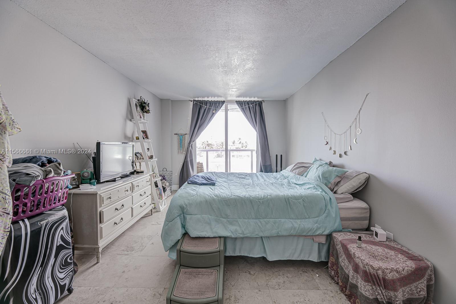 2457 Collins Ave # 407