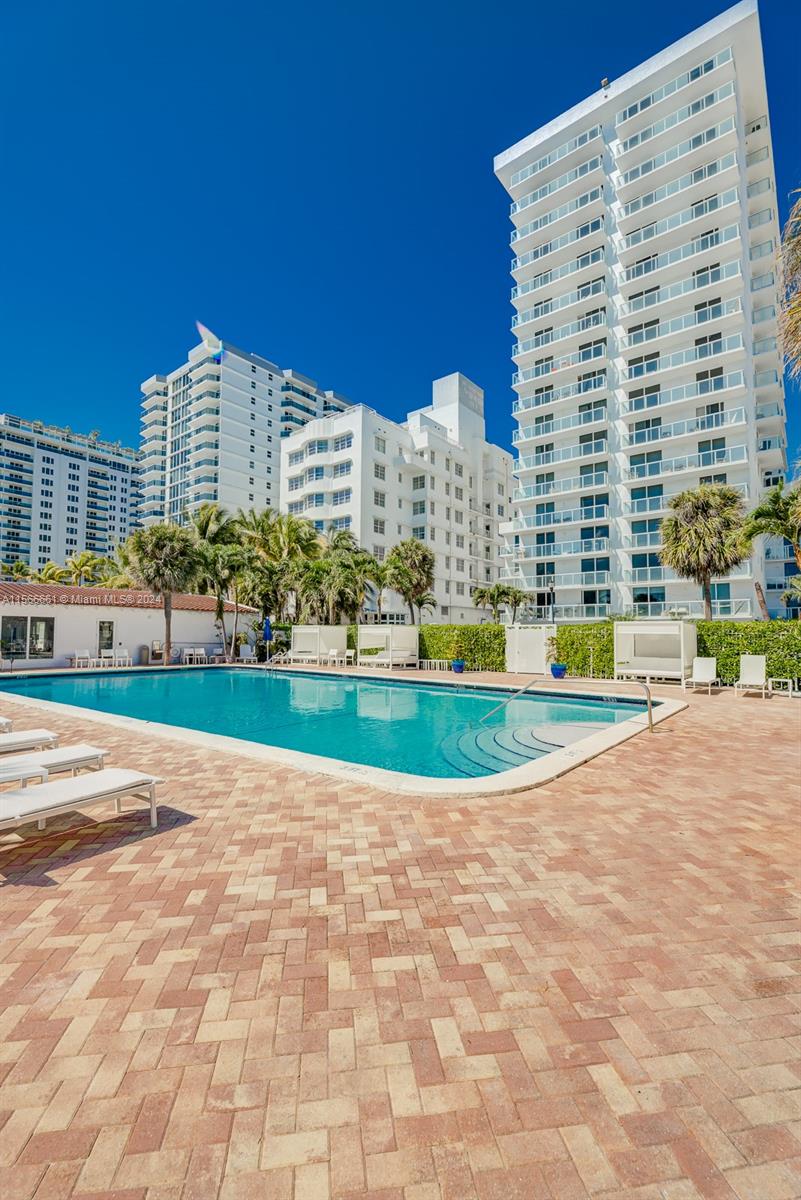 2457 Collins Ave # 407