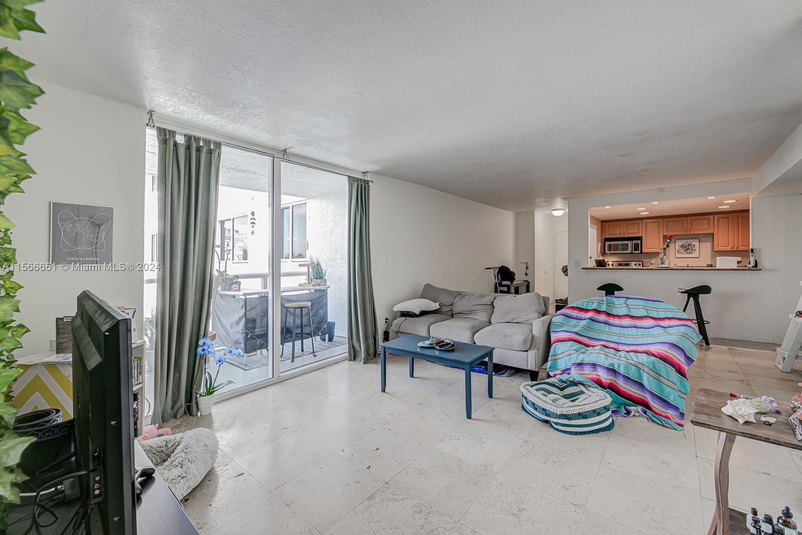 2457 Collins Ave # 407