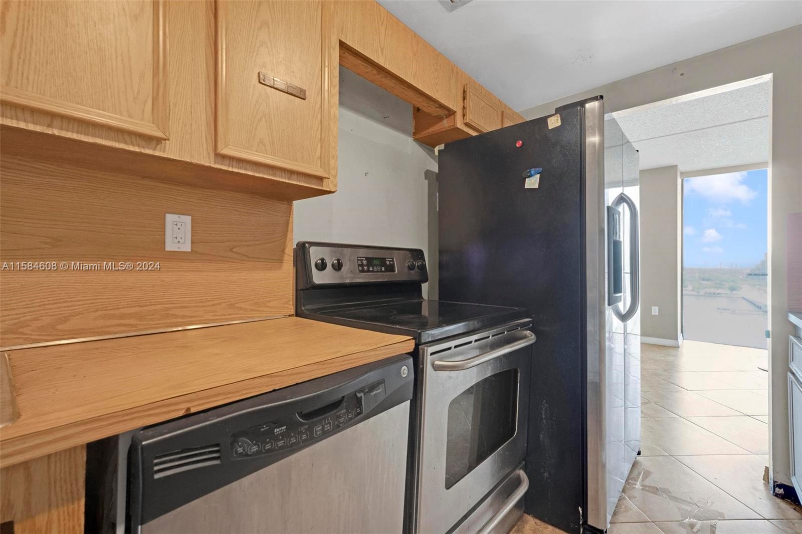 555 NE 15th St # 16C