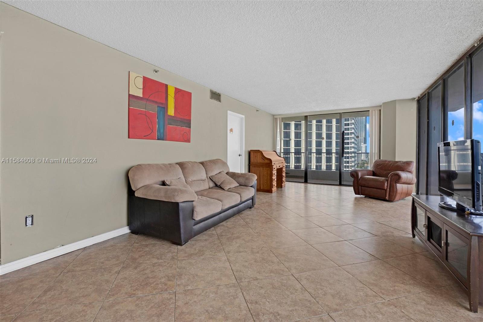 555 NE 15th St # 16C