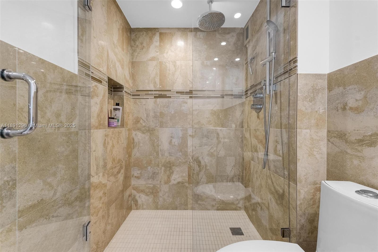 5838 Collins Ave # 11B
