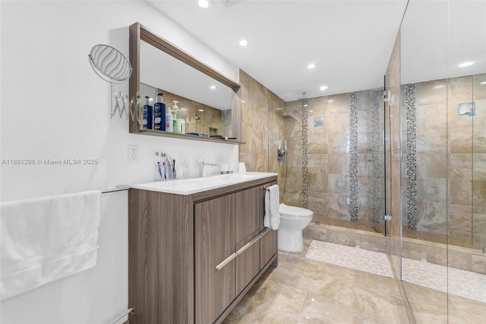 5838 Collins Ave # 11B