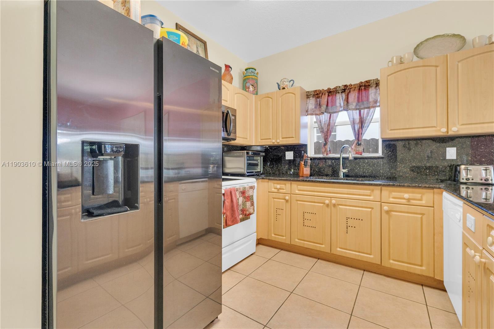 6682 SW 157th Ct, Miami