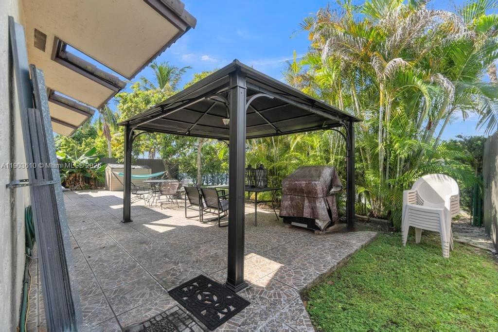 6682 SW 157th Ct, Miami