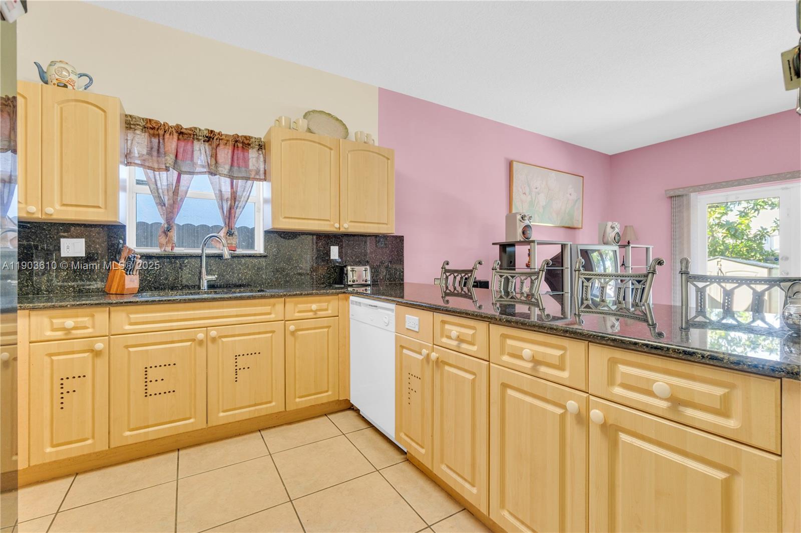 6682 SW 157th Ct, Miami