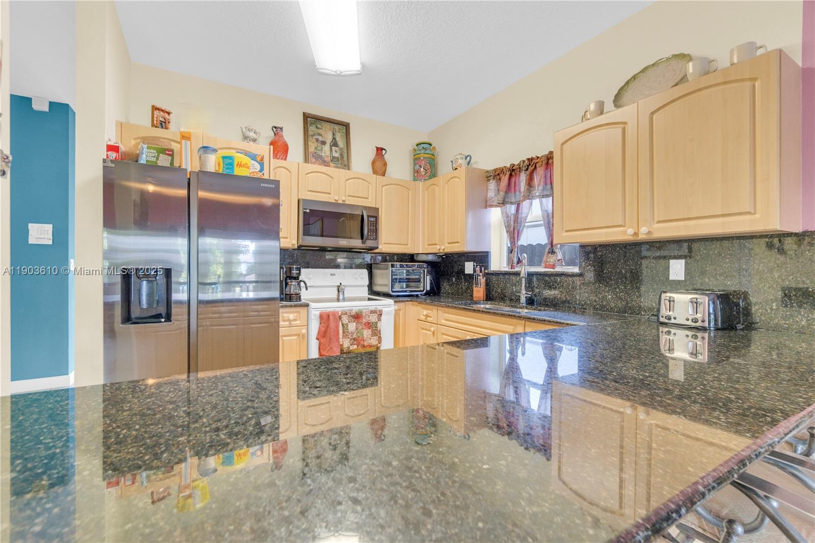 6682 SW 157th Ct, Miami