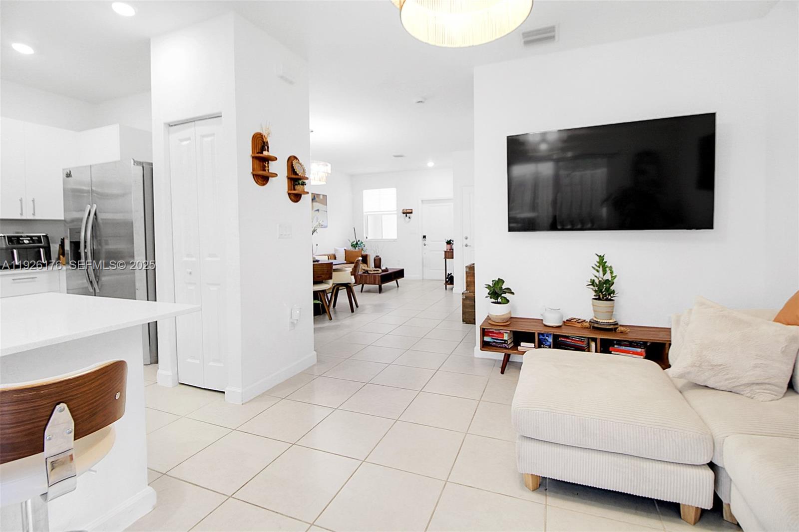 2873 SE 24th Ave # 1