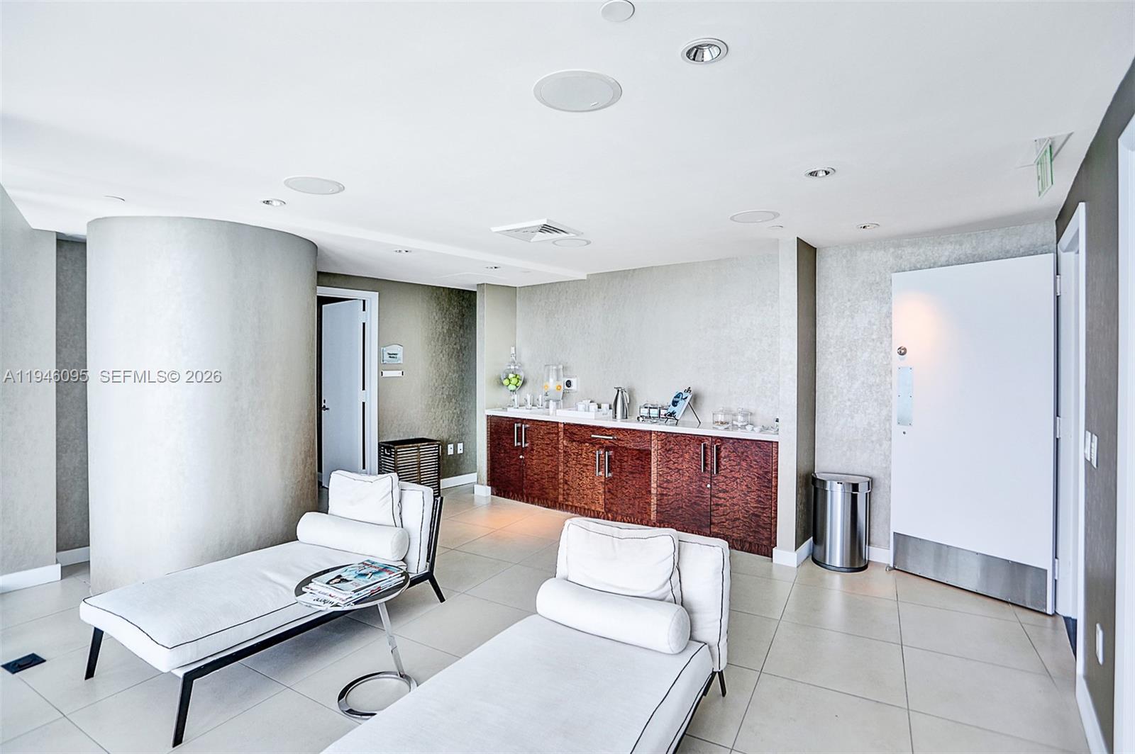 17001 Collins Ave # 4102