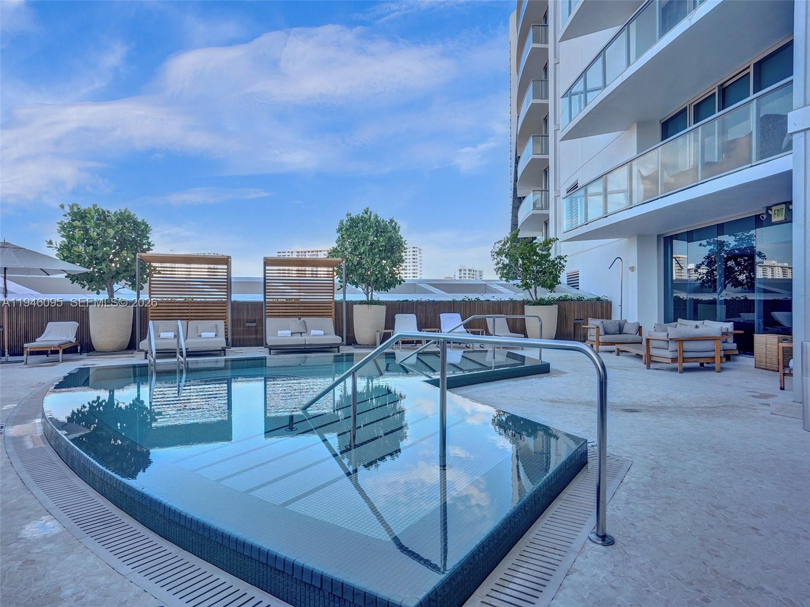 17001 Collins Ave # 4102