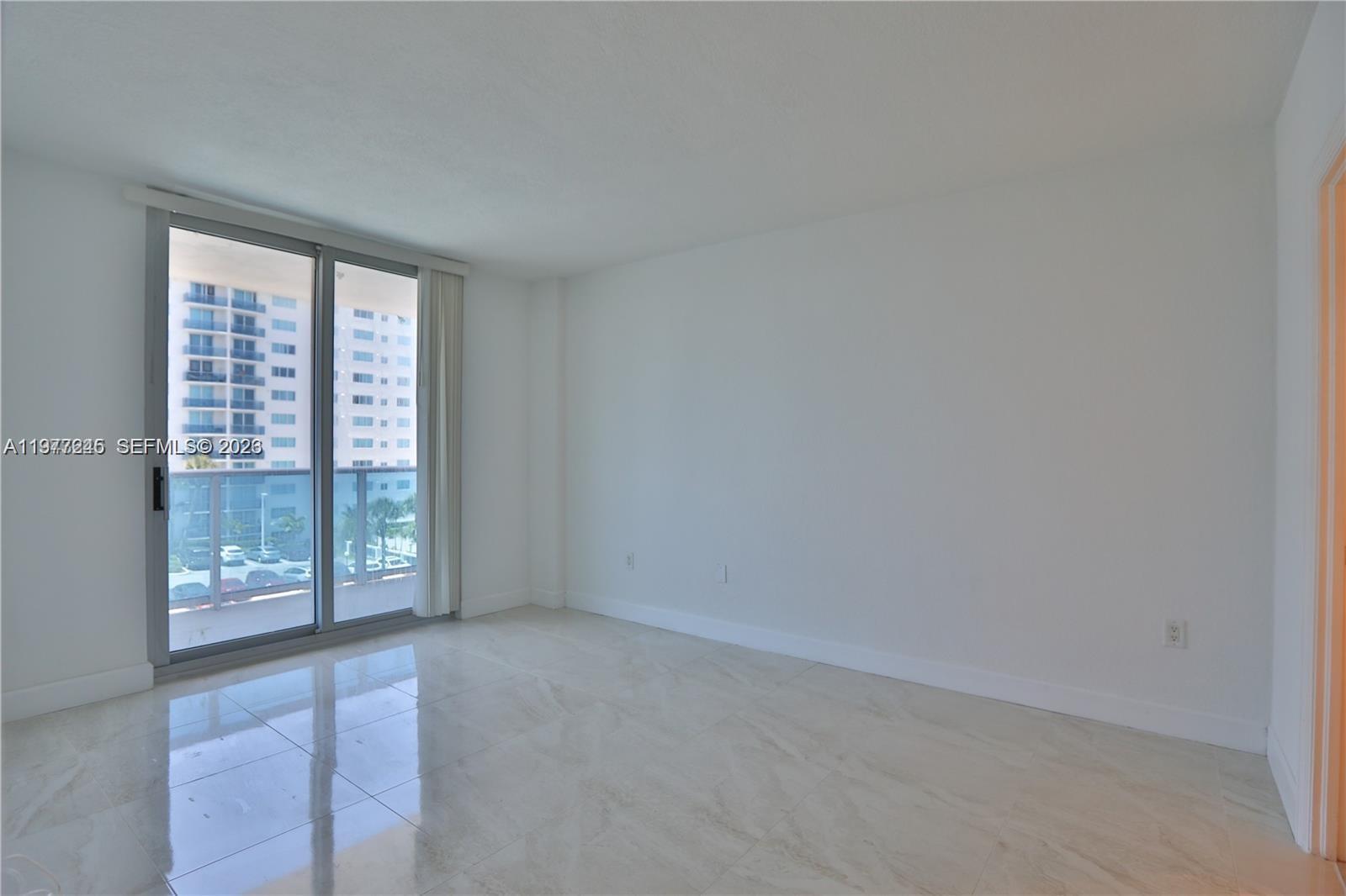 7501 E Treasure Dr # 4K