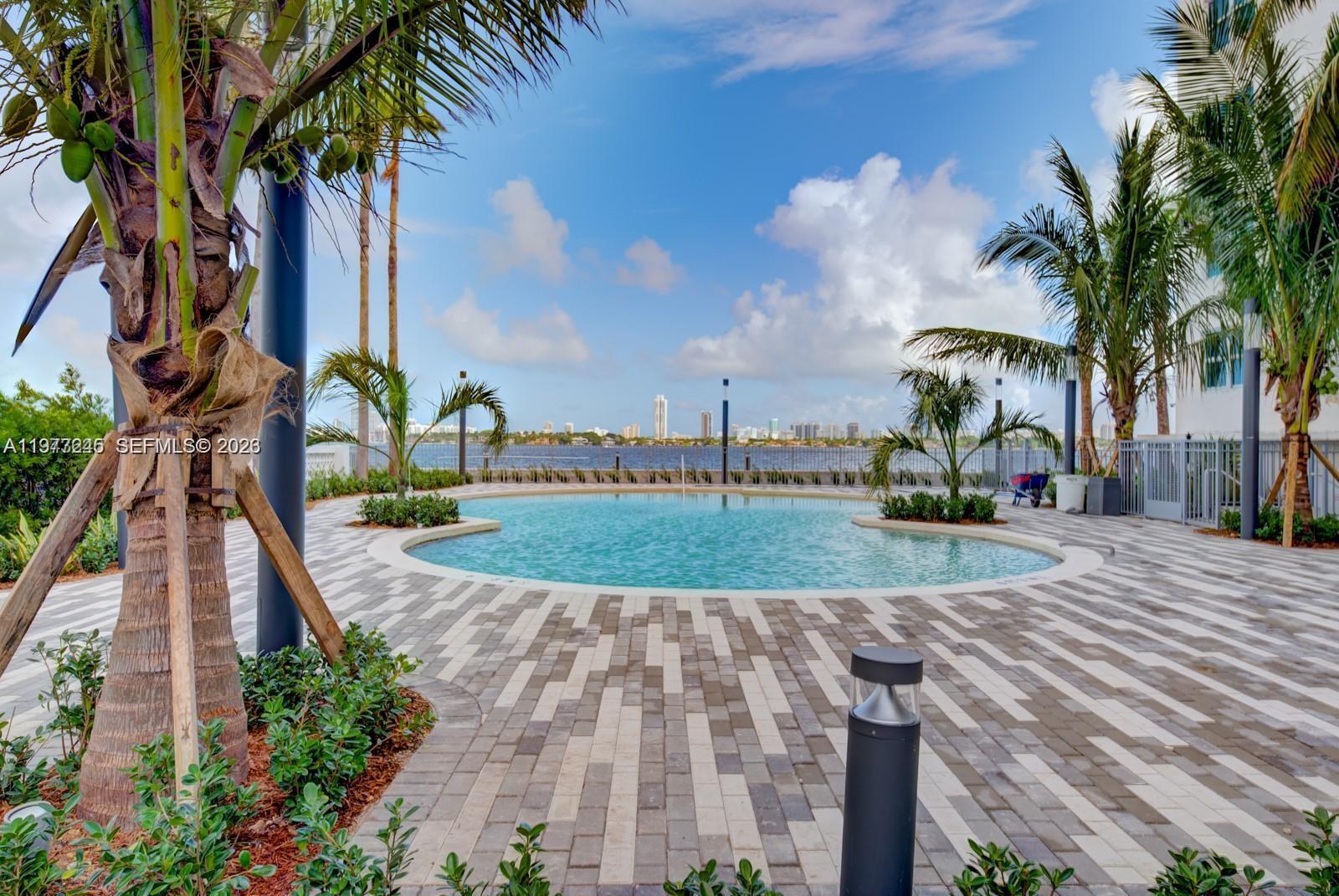 7501 E Treasure Dr # 4K