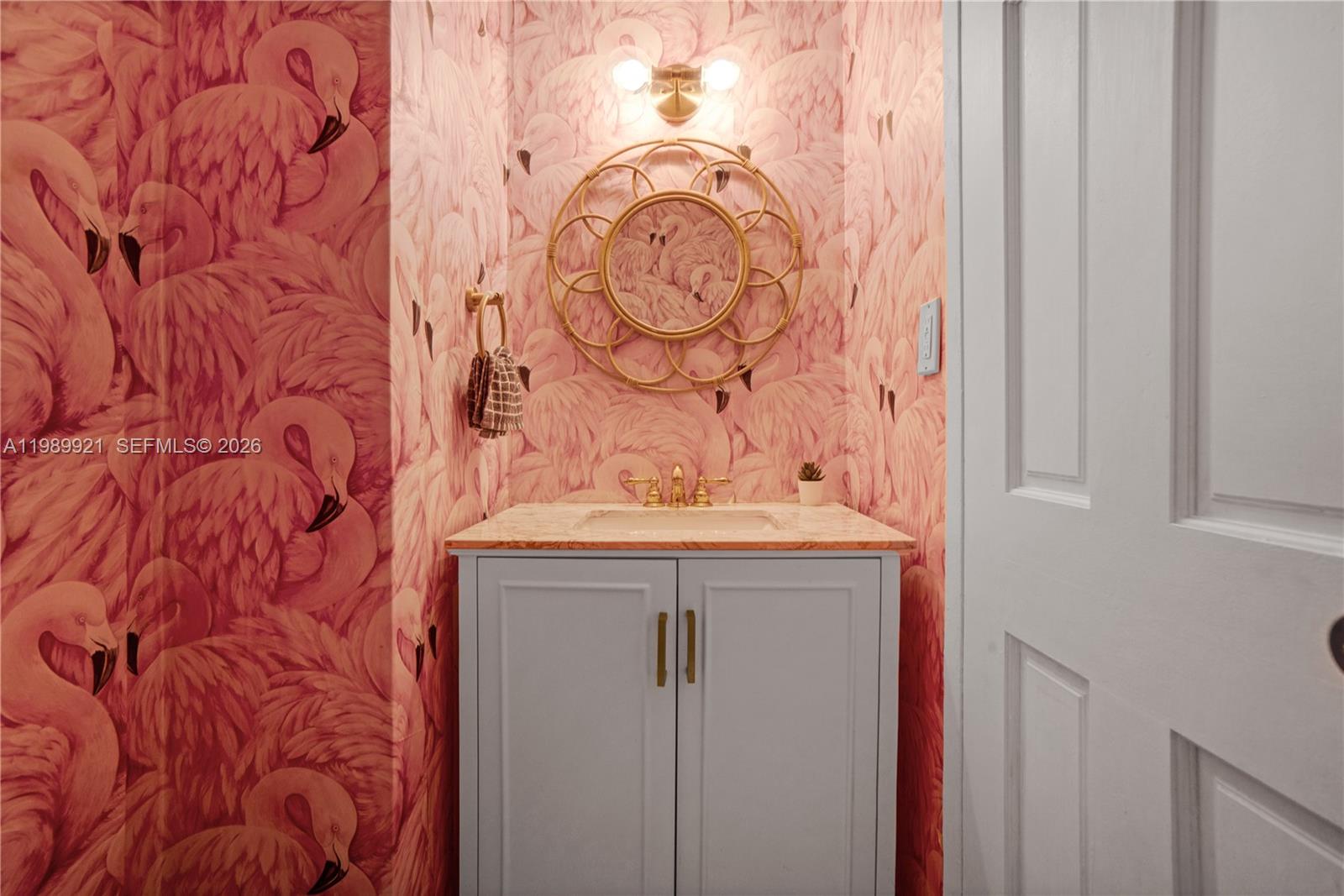 2899 Collins Ave # 847