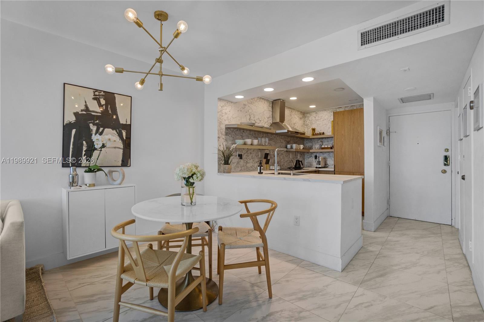 2899 Collins Ave # 847