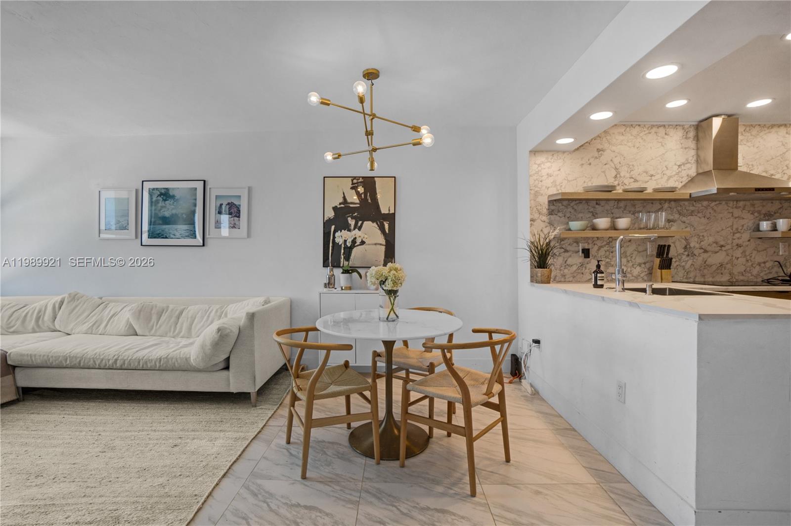 2899 Collins Ave # 847