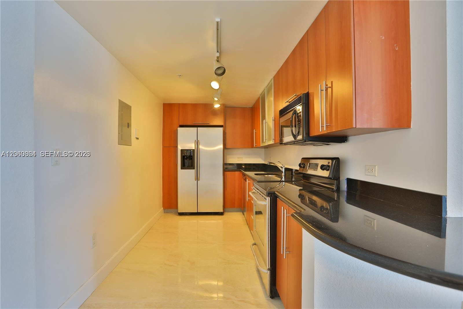 7501 E Treasure Dr # 4K