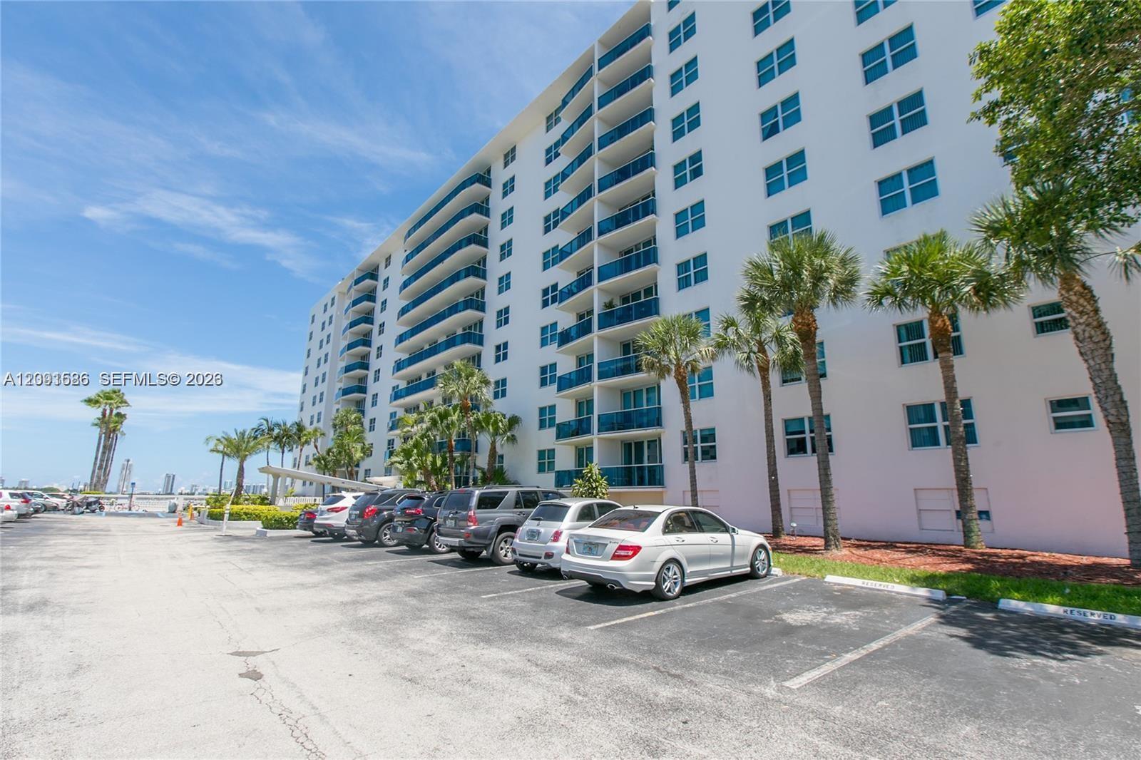 7501 E Treasure Dr # 4K