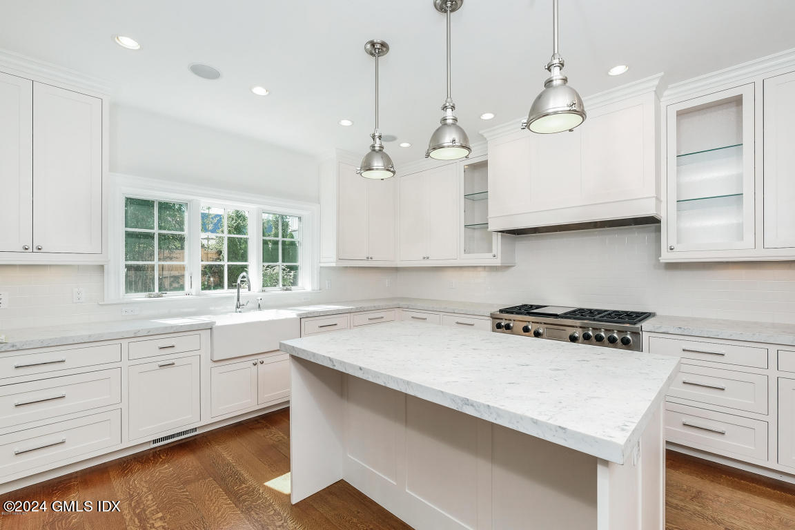 151 MILBANK Avenue, 4