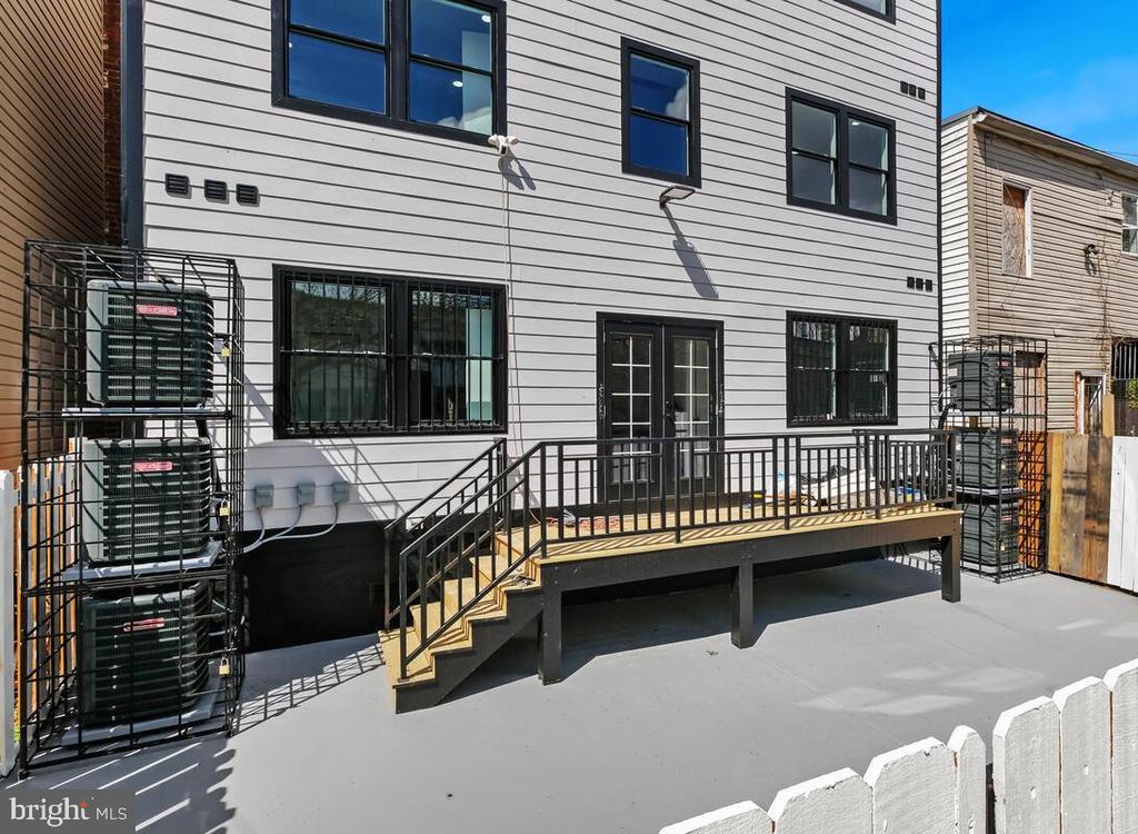 1622 17TH STREET SE 2005