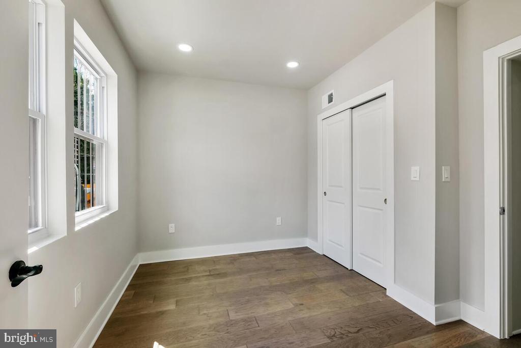 1622 17TH STREET SE 2005