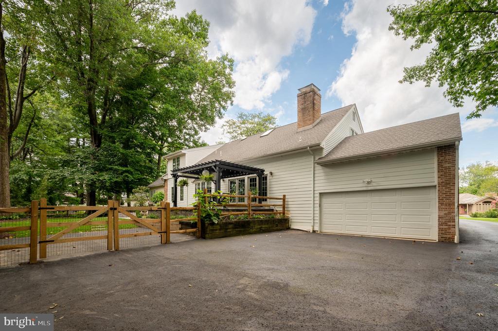 125 MONTCHAN DRIVE