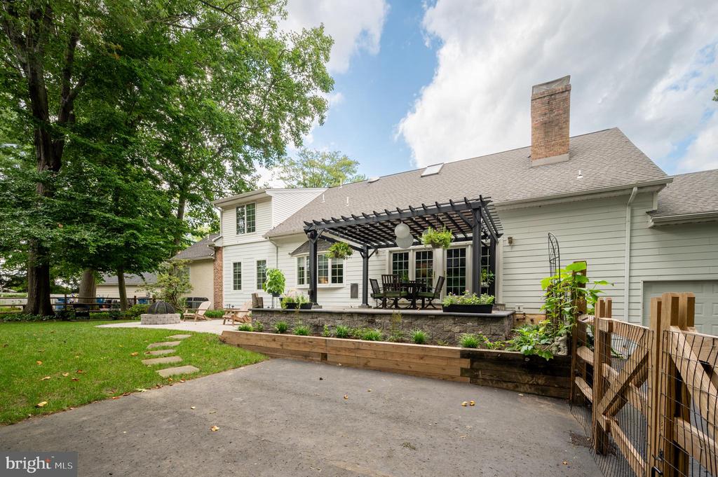 125 MONTCHAN DRIVE
