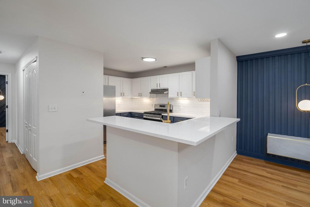 208 LAWRENCE LANE