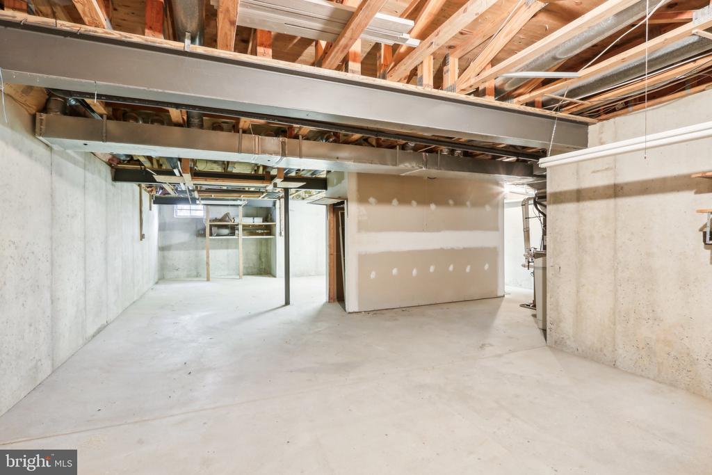 60 SANDHURST DRIVE