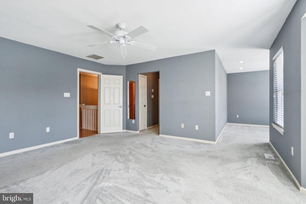 60 SANDHURST DRIVE