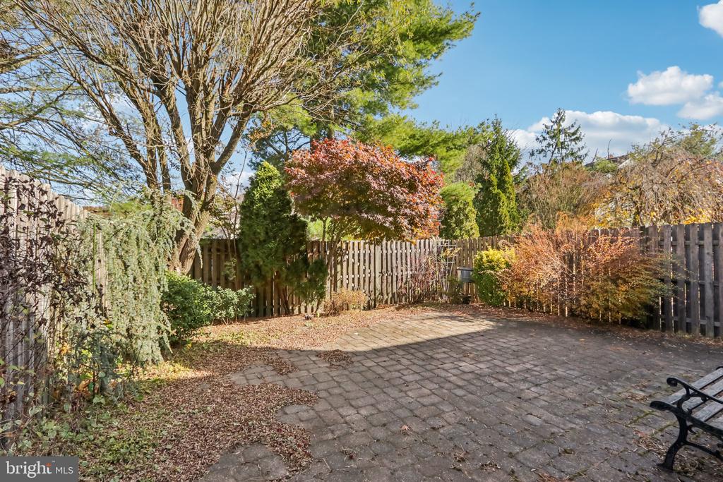60 SANDHURST DRIVE