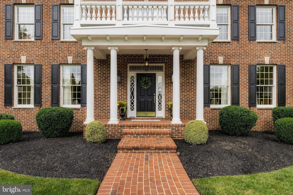 7 HAYFIELD COURT