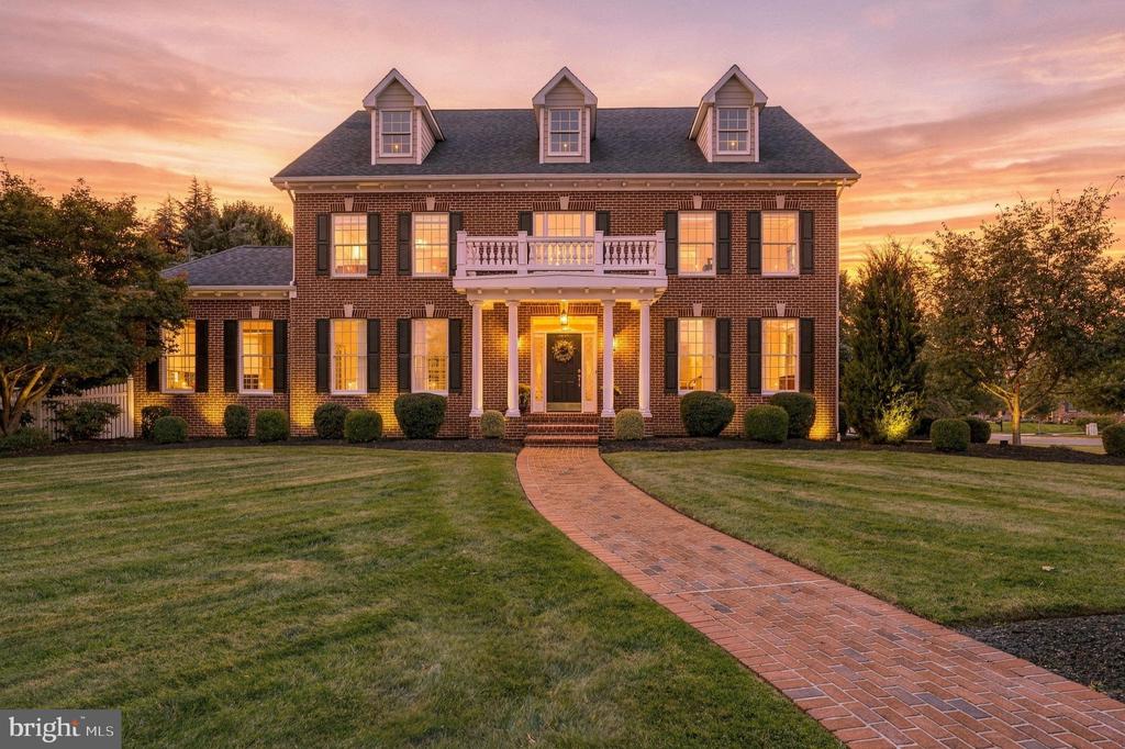 7 HAYFIELD COURT