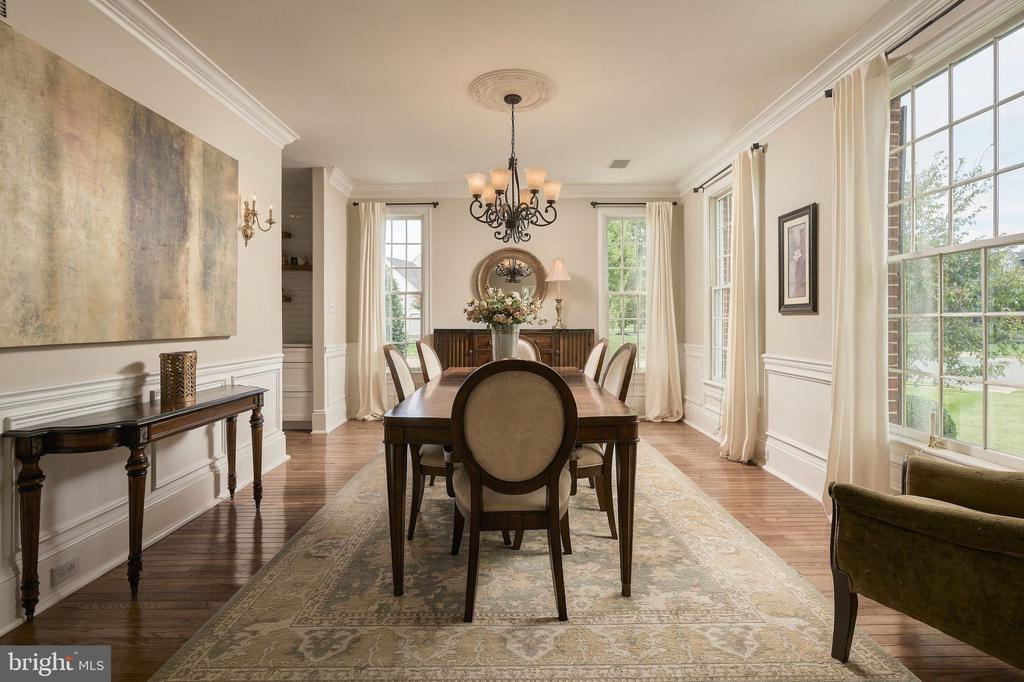 7 HAYFIELD COURT