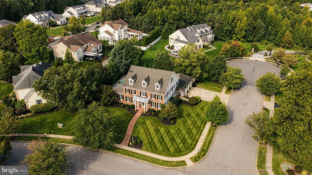 7 HAYFIELD COURT