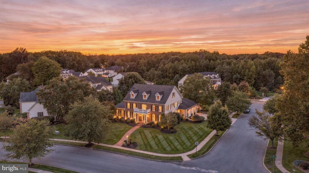 7 HAYFIELD COURT