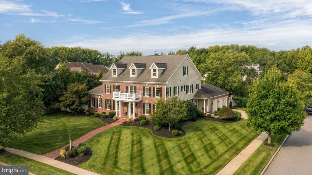 7 HAYFIELD COURT