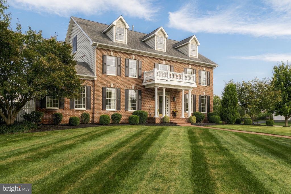 7 HAYFIELD COURT