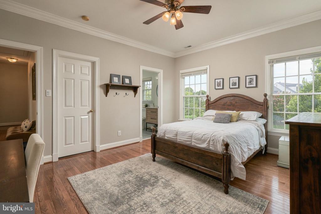 7 HAYFIELD COURT