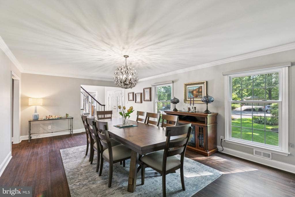 11 RIDGEVIEW COURT