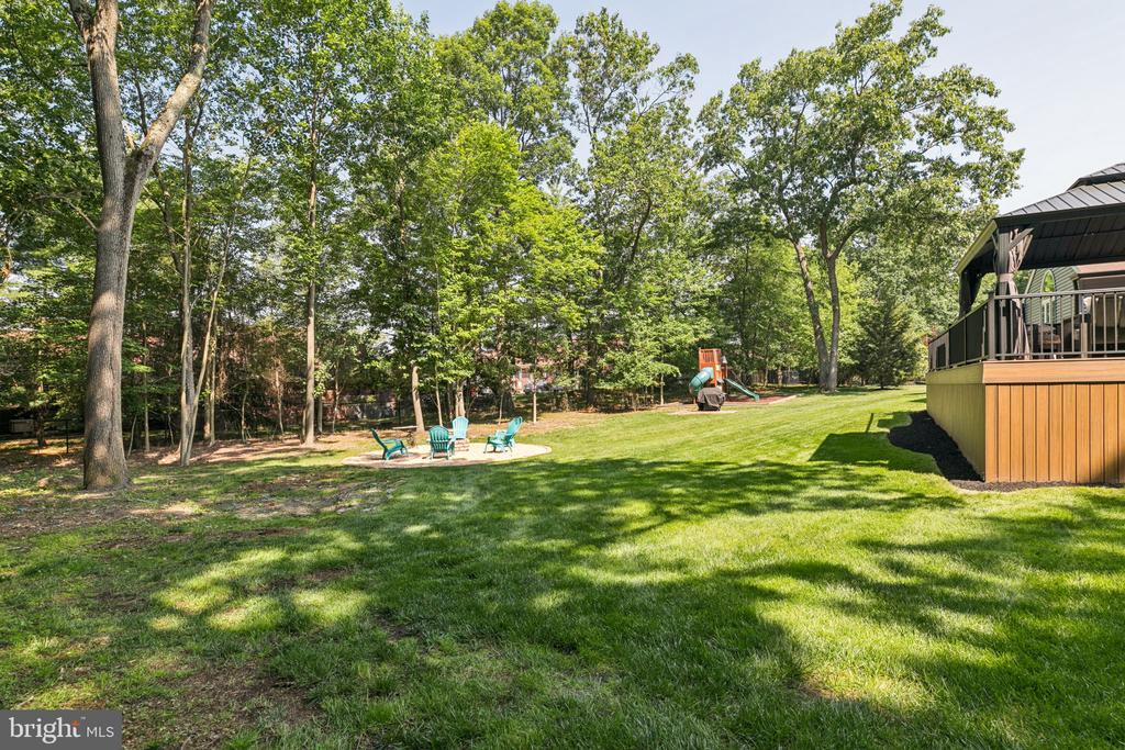 11 RIDGEVIEW COURT