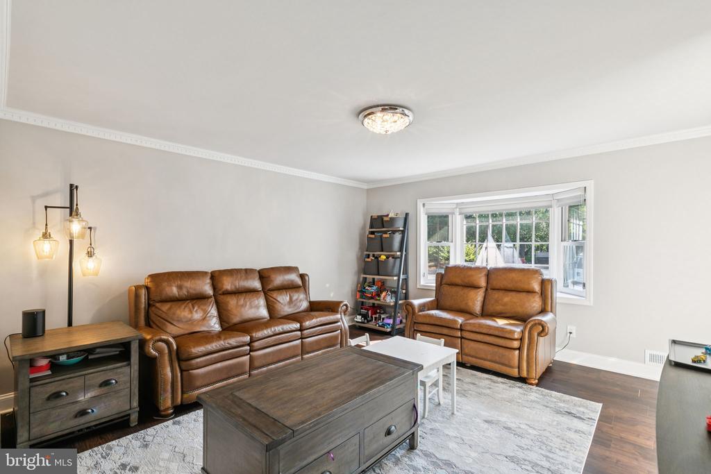 11 RIDGEVIEW COURT