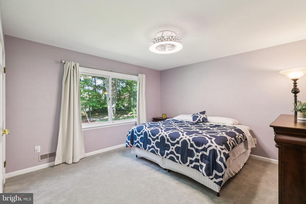 11 RIDGEVIEW COURT