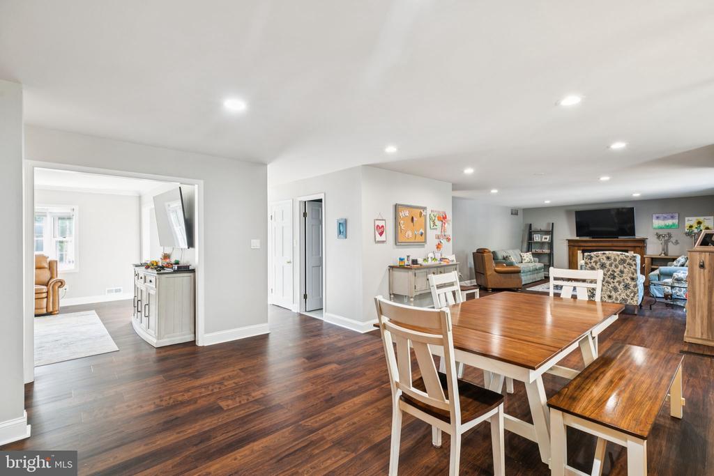 11 RIDGEVIEW COURT