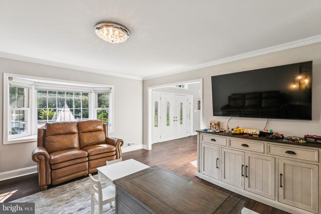 11 RIDGEVIEW COURT