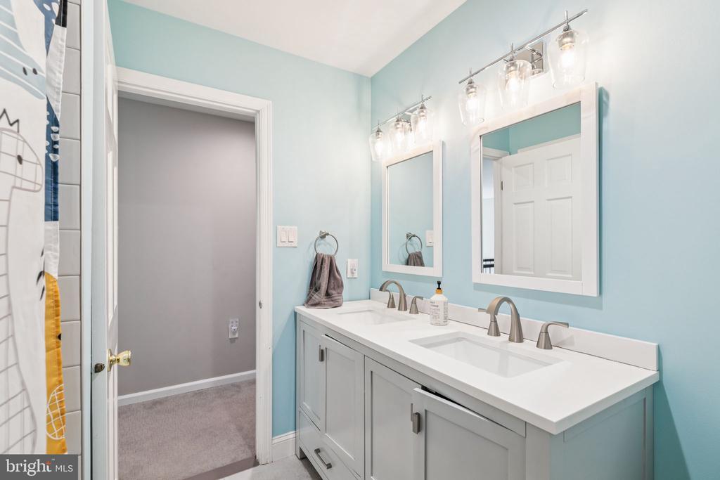 11 RIDGEVIEW COURT