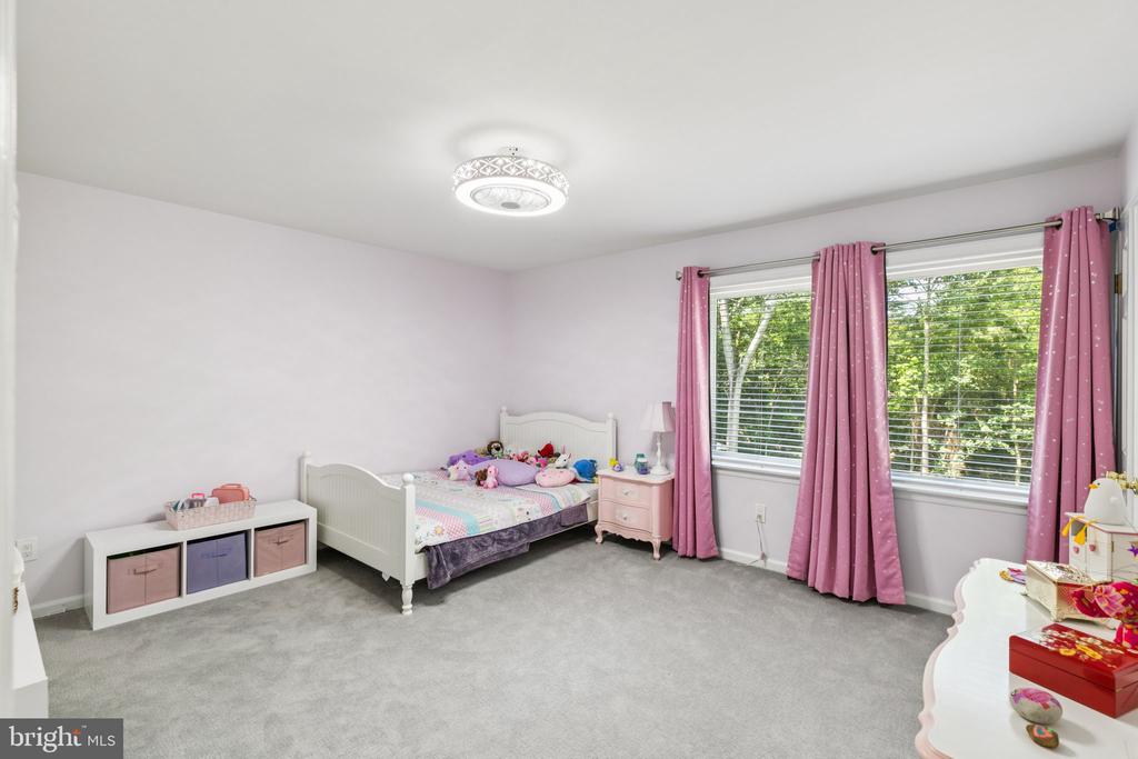 11 RIDGEVIEW COURT