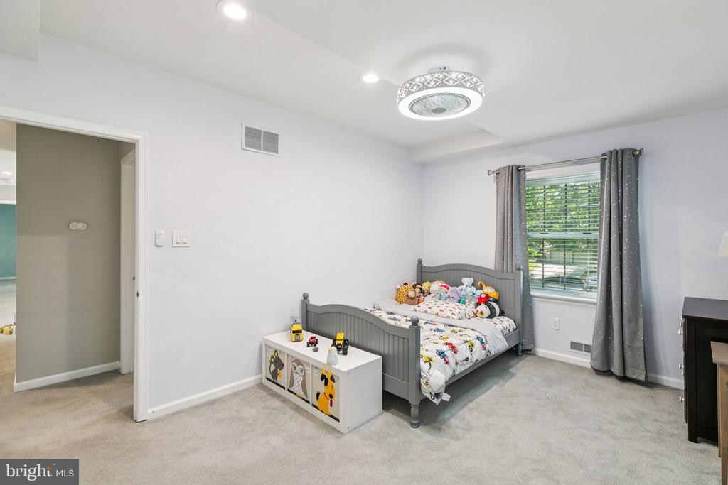 11 RIDGEVIEW COURT
