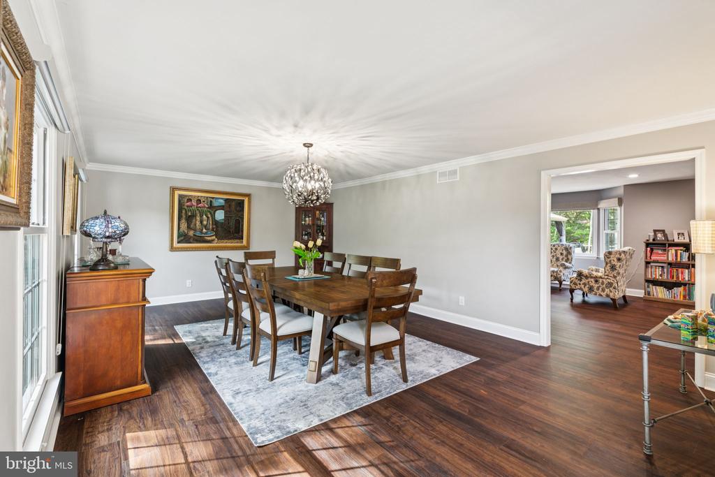 11 RIDGEVIEW COURT