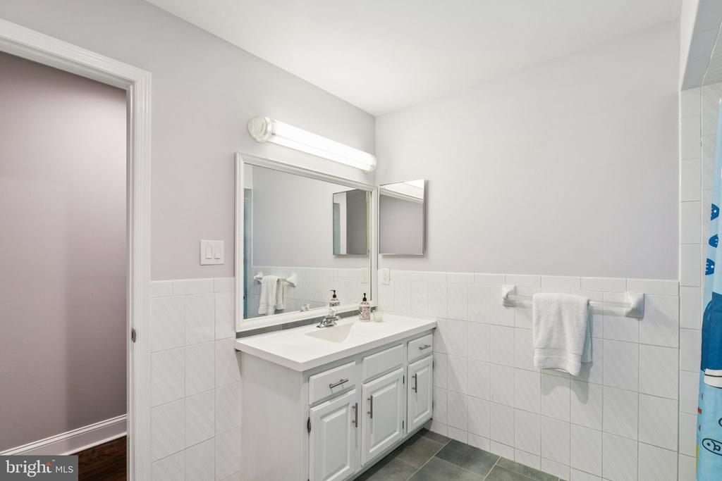 11 RIDGEVIEW COURT