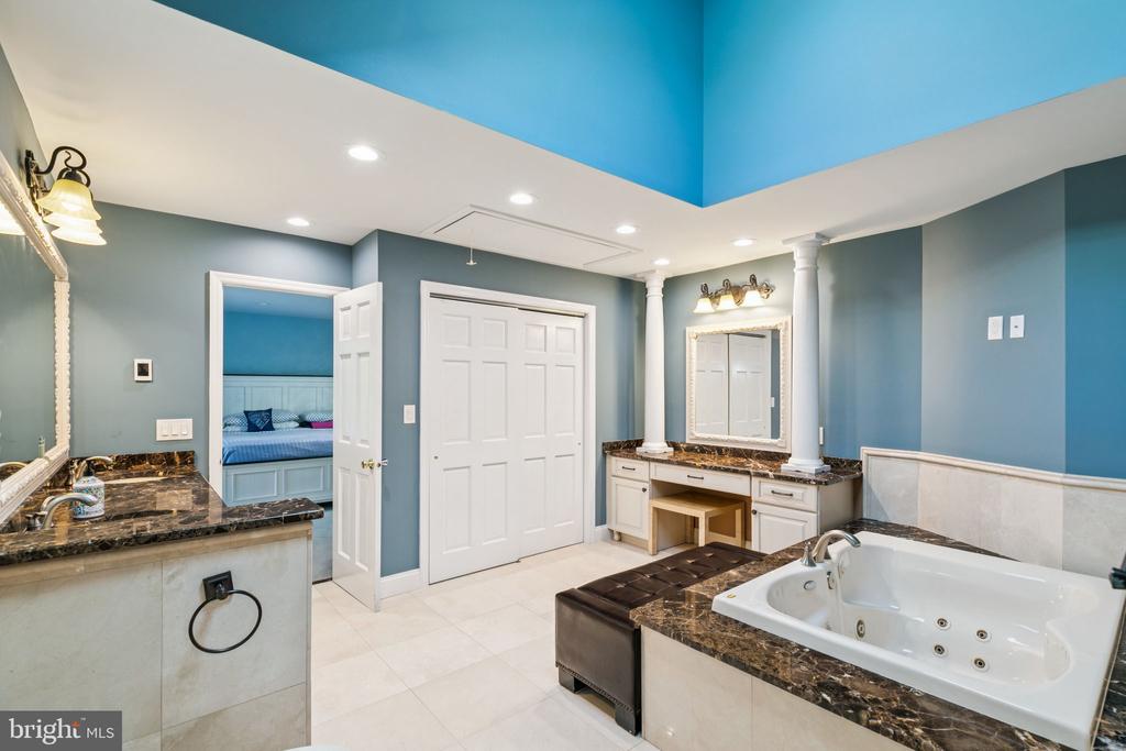 11 RIDGEVIEW COURT